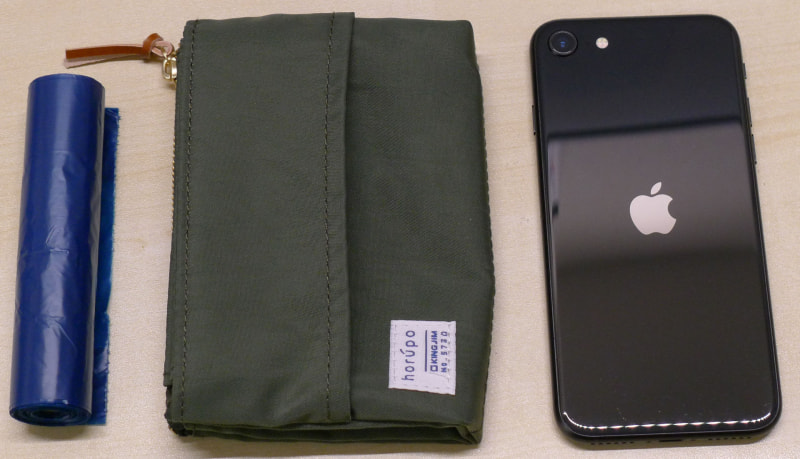 サイズの比較。iPhone SE第2世代より少し大きいくらい。