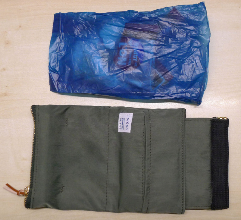 ごみ袋のサイズ比較。だいたい新書くらいの大きさだった