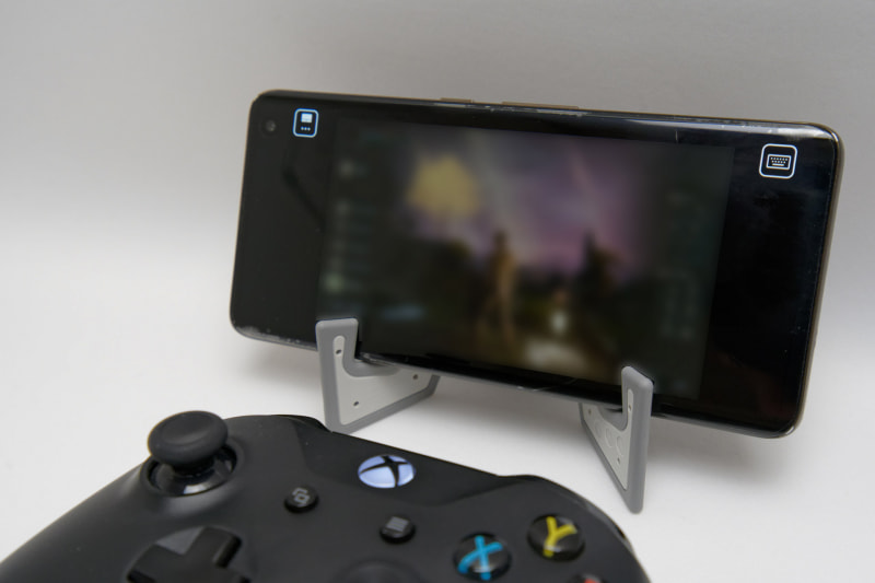 arrows 5Gだと縦方向はほぼフルで表示される。左右の黒帯はどうしても残るが（諸事情により画面はぼかしています）