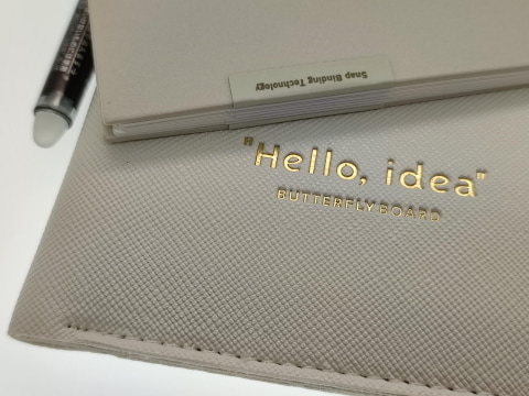 BUTTERFLY BOARD Notes」っていう令和のホワイトボードを友人から頂い