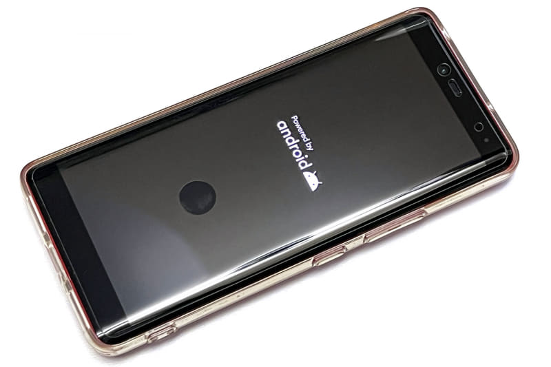 最近メルカリにて激安価格で買った新品同様Android端末<a href="https://network.mobile.rakuten.co.jp/product/smartphone/rakuten-hand/" class="strong bn" target="_blank">「Rakuten Hand」</a>ハイエンド級端末が安く買える一方で、端末の選択肢の広さもAndroidの魅力だ