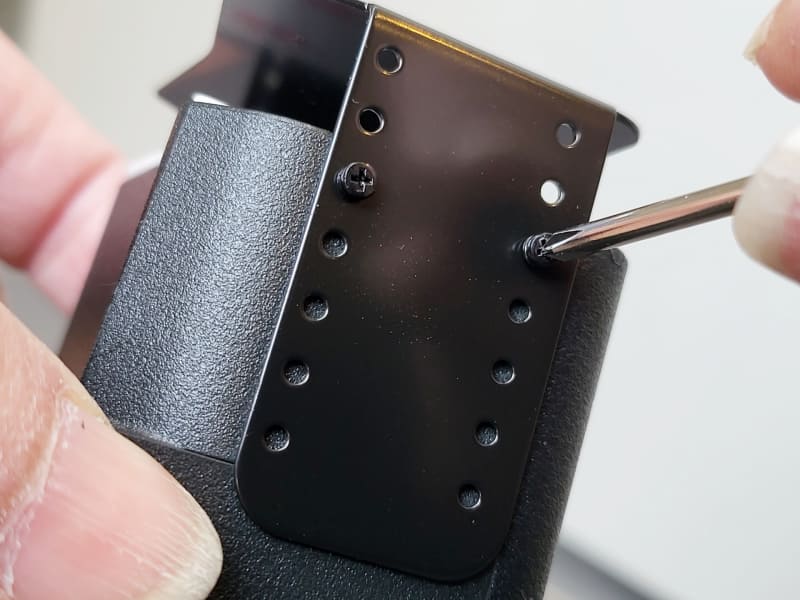 玄関扉のサムターンに高さがあったため、付属の金属製土台アダプターで高さ調整