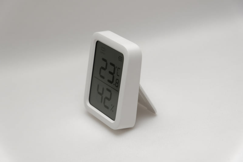 内蔵スタンドを使えば軽く傾けられる