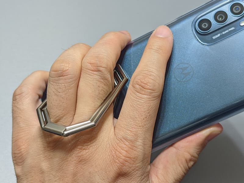 角度によってはかなり深く指を通すこともできる