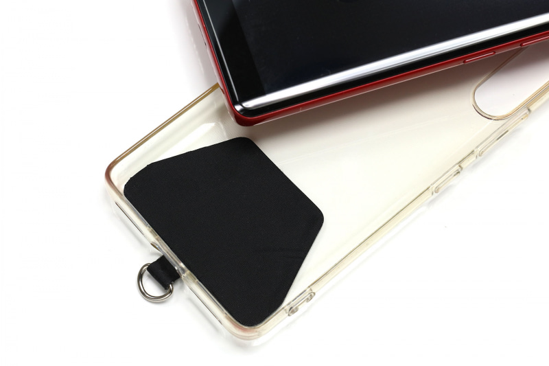 これをスマートフォンケースとスマートフォンの間に入れる