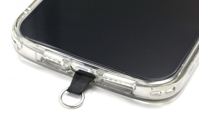 ヒッチアンカーを置いた後、スマートフォンをケースに装着。ケースによってはスマートフォンが僅かに浮く感じになるが、あまり支障はないだろう