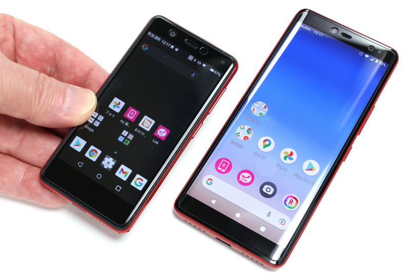 Rakuten MiniもRakuten Handも、携帯性はかなり良い。コンパクトさもイイのだが、両機とも薄く感じられるのが好印象。