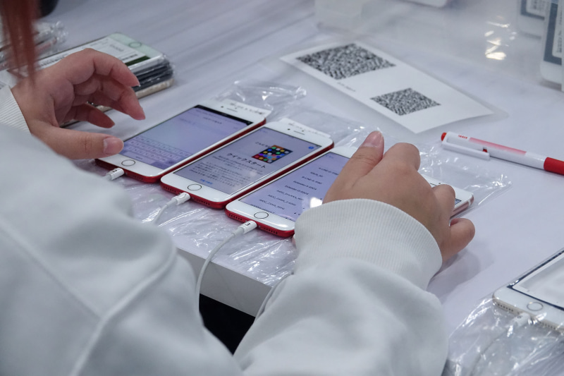 iPhoneも同様に動作チェックする