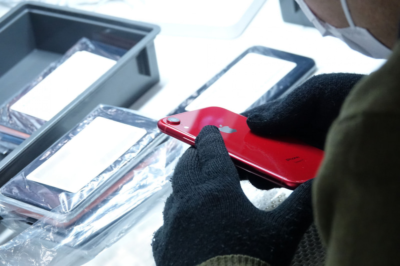 さまざまな角度からチェックを実施する。オペレーションセンターのスタッフの中でもとくに熟練のベテランスタッフが対応しているとのこと