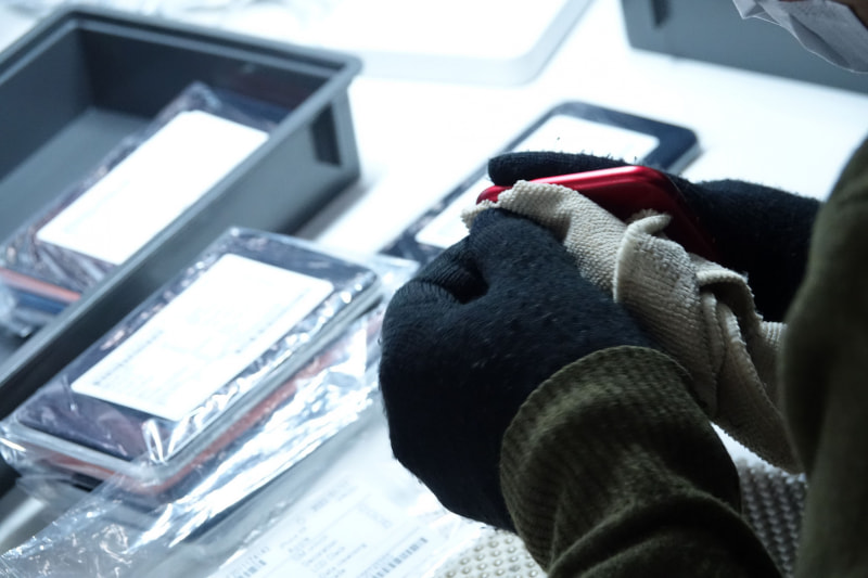 さまざまな角度からチェックを実施する。オペレーションセンターのスタッフの中でもとくに熟練のベテランスタッフが対応しているとのこと