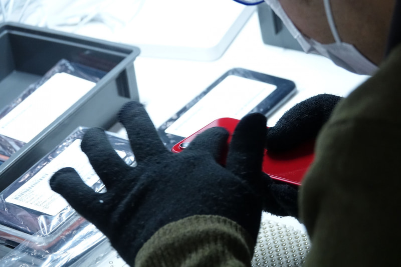 さまざまな角度からチェックを実施する。オペレーションセンターのスタッフの中でもとくに熟練のベテランスタッフが対応しているとのこと