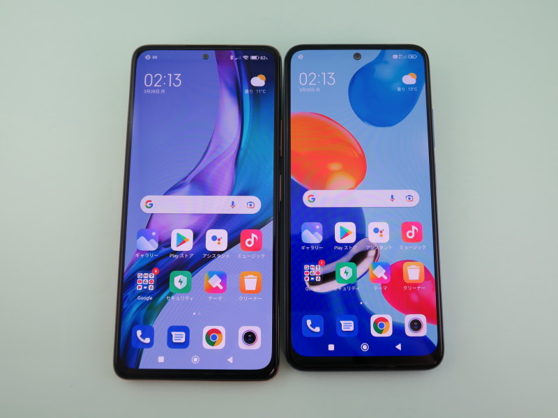 「Redmi Note 10 Pro」（左）と「Redmi Note 11」（右）を並べると、わずかにサイズが小さいことがわかる