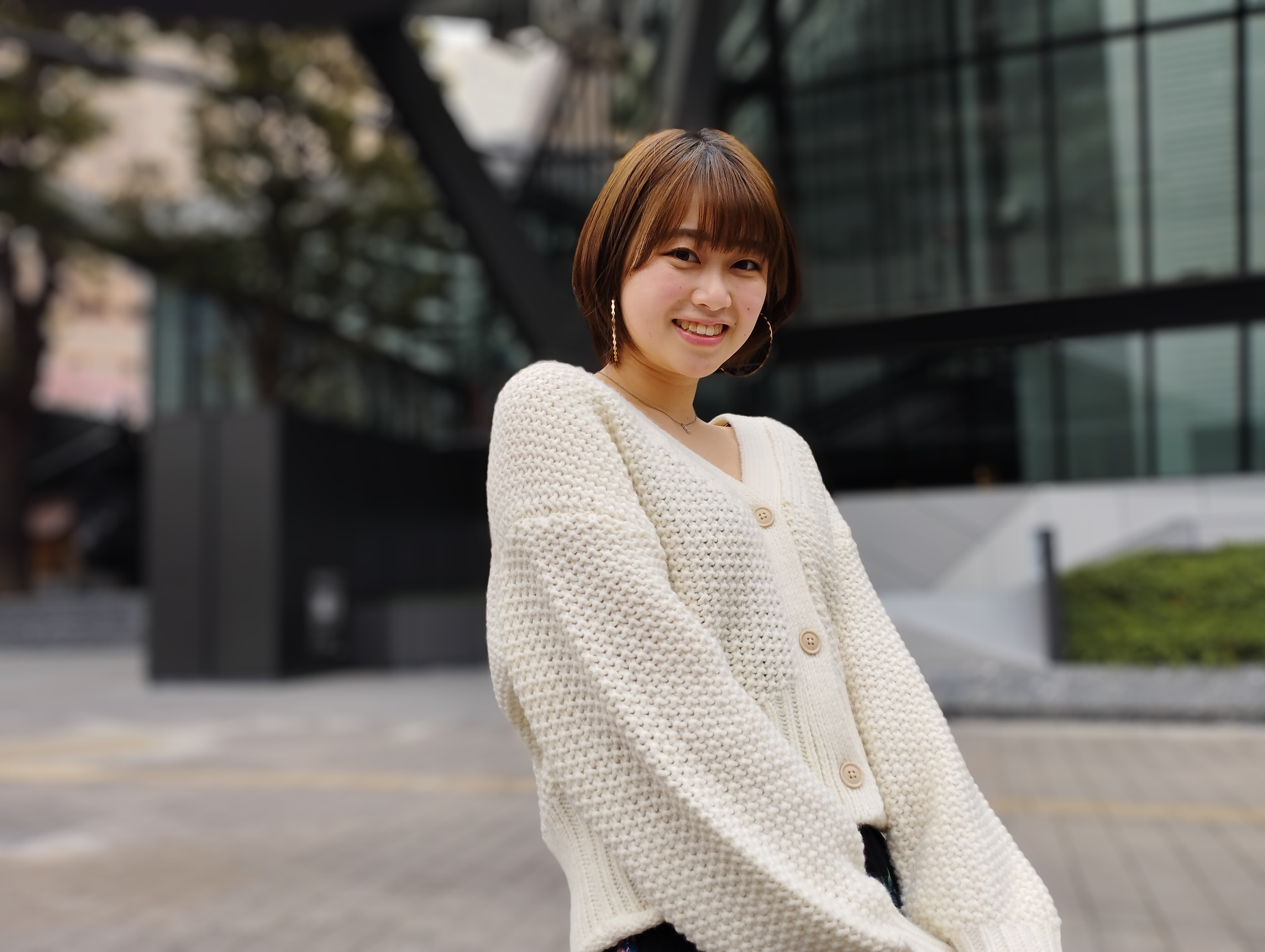 ポートレートで撮影。やや背景とのボケ具合の差が強すぎる感もある<br>モデル：葵木ひな（Twitter：@hina1006ta_aoki、<a href="http://bonbon-famin.com/" class="strong bn" target="_blank">ボンボンファミン・プロダクション</a>）