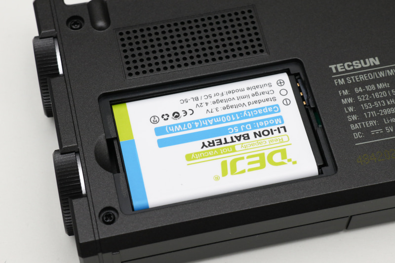 付属のバッテリーの形状、どこかで見たことがある