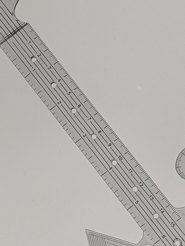 分度器＋直定規＋三角定規＋雲形定規にステンシル機能、コンパス機能でロックスタールーラーは出来上がっている