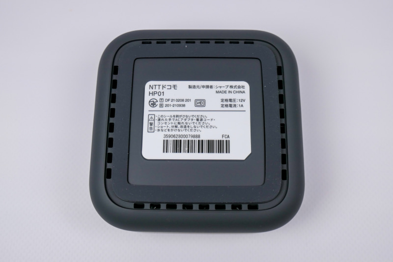 本体裏面。シャープ製であることが確認できる