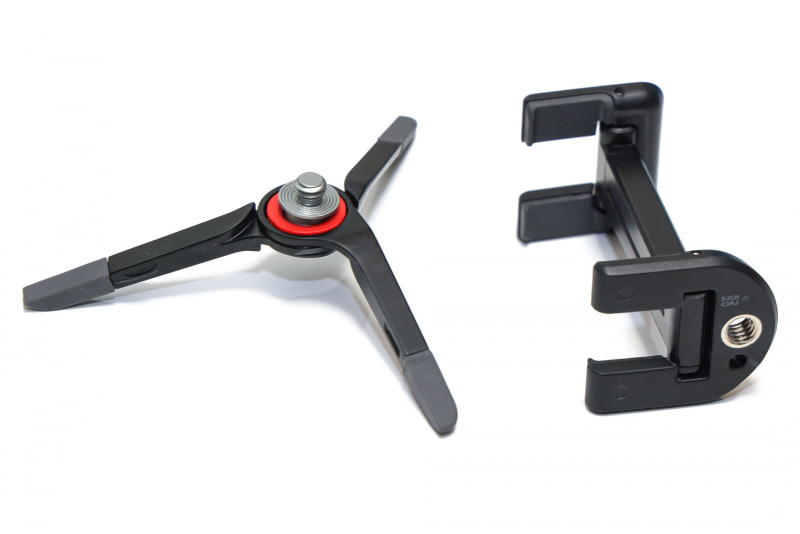 グリップタイトONEマイクロスタンドは、ホルダーと三脚をマイナスドライバーやコインで分離できる。