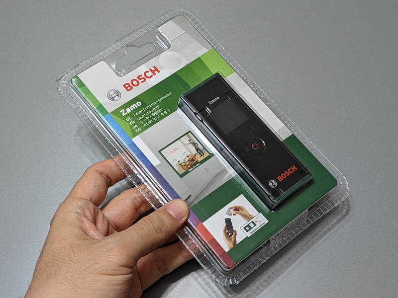 パッケージ。取扱説明書は日本語版が付属する