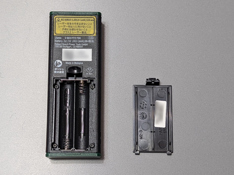 単4電池×2本で駆動する