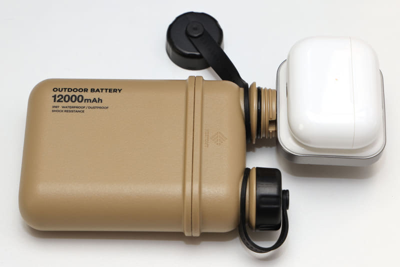 AirPods Proにも充電できる（AirPodsにも対応）