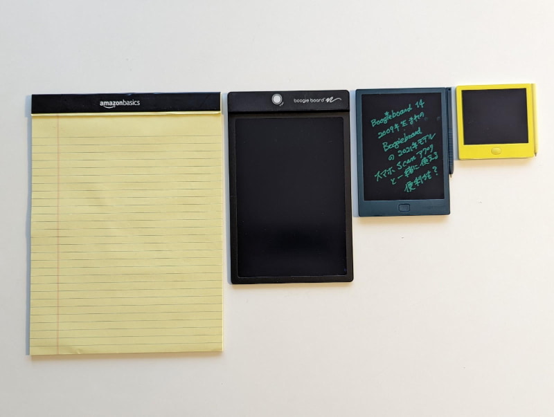 BB-14（右から2番目）の筆記面積はリーガルパッドの5分の1くらいだ