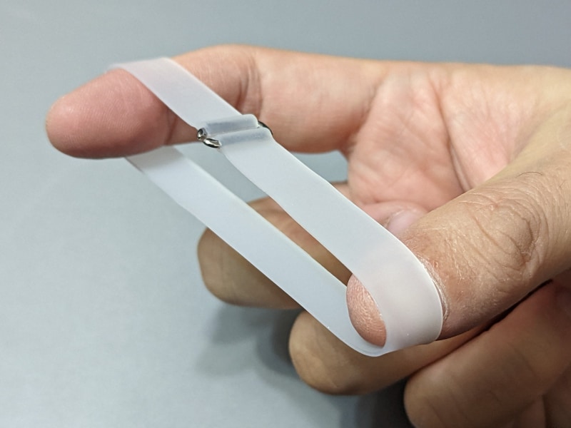 本体はシリコン製のバンド