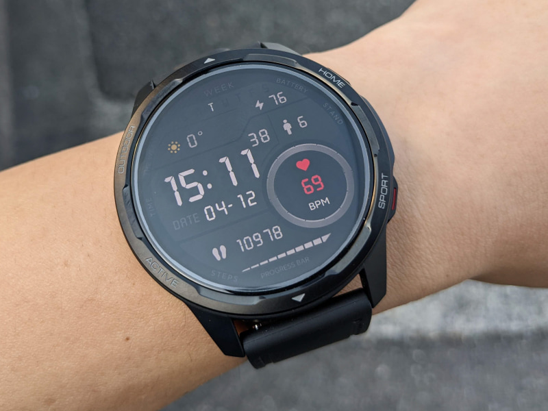 多くの情報を一度に把握したい筆者は、このウォッチフェイスがお気に入り