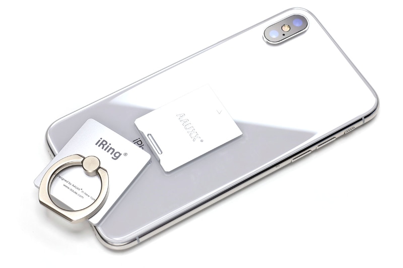 ワイヤレス充電（Qi充電）に対応したスマホリングもある。ワイヤレス充電時のみリング部分を外せるという製品だ。