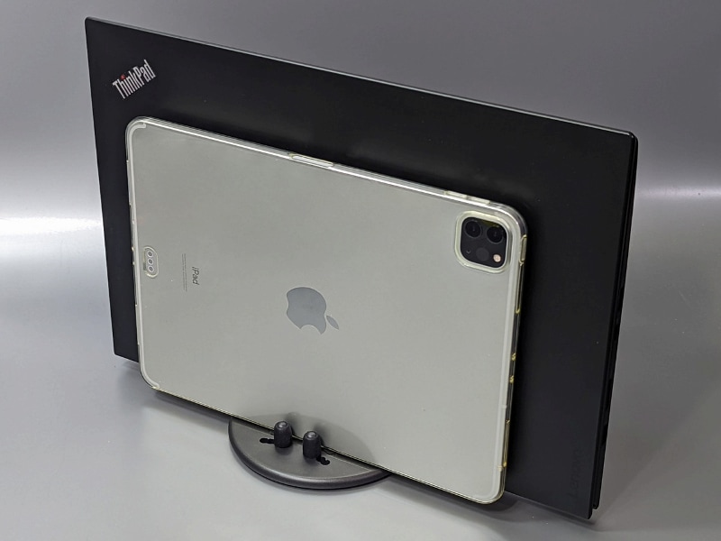 ノートパソコンやタブレットを未使用時に立てておくことができる