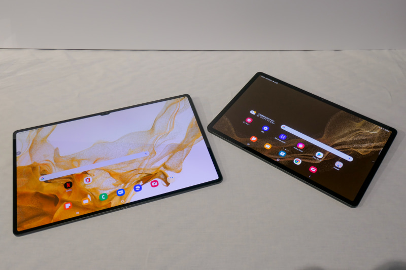 左：Galaxy Tab S8 Ultra、右：Galaxy Tab S8+