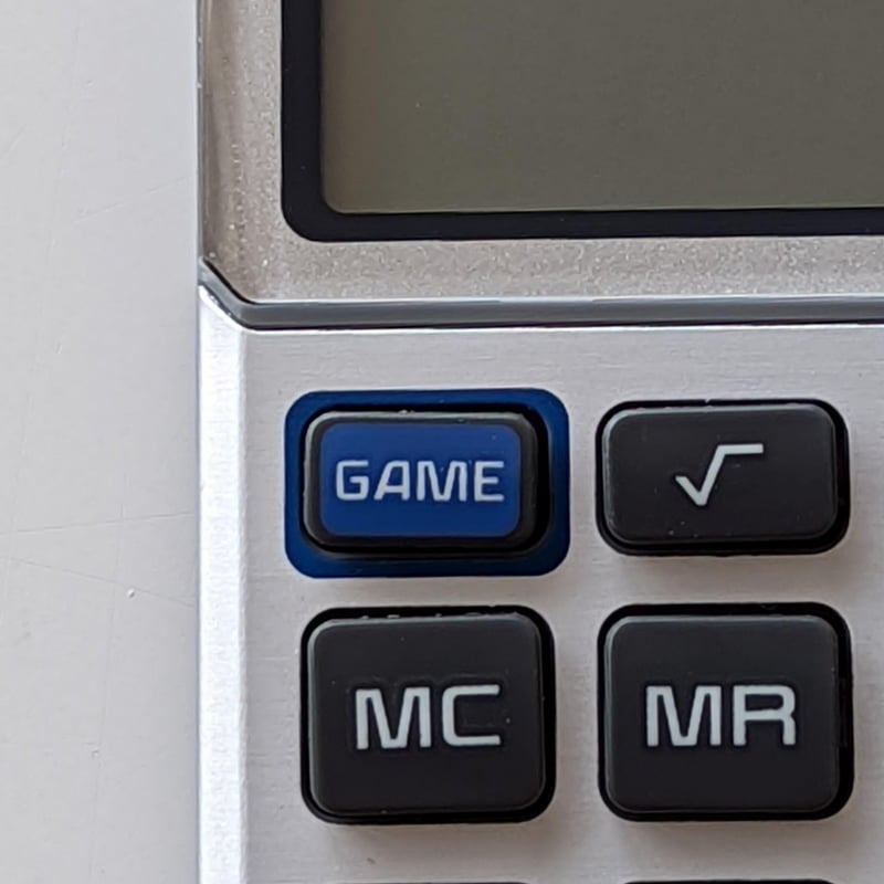 GAMEキーでゲームモードに入り、AIM、FIREのキーでインベーダーを打つ