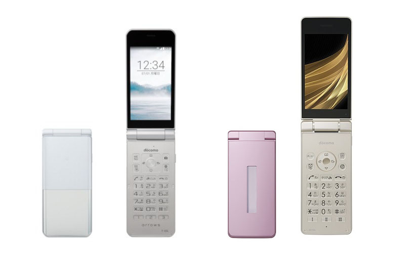 「arrows ケータイ F-03L」（左）と「AQUOS ケータイ SH-02L」（右）