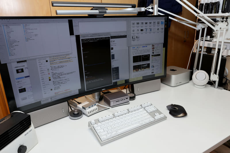 仕事場にMac Studioを設置。右奥に置いてある