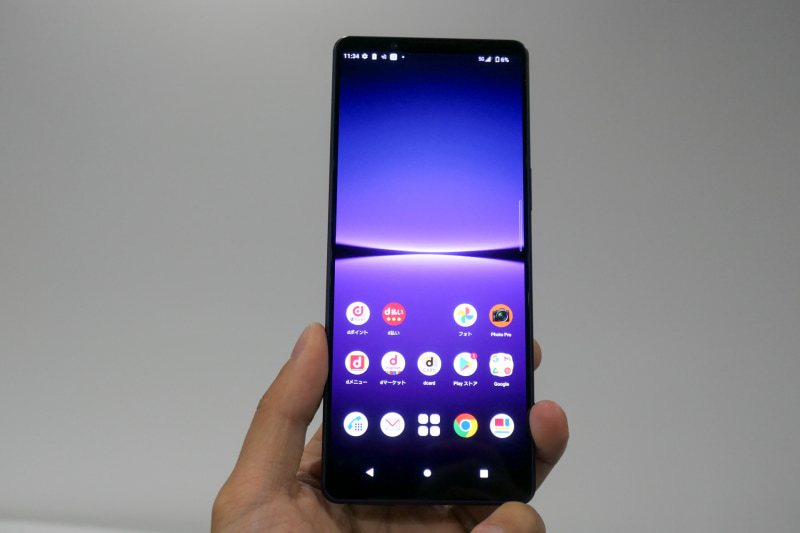 約6.5インチのディスプレイを搭載する