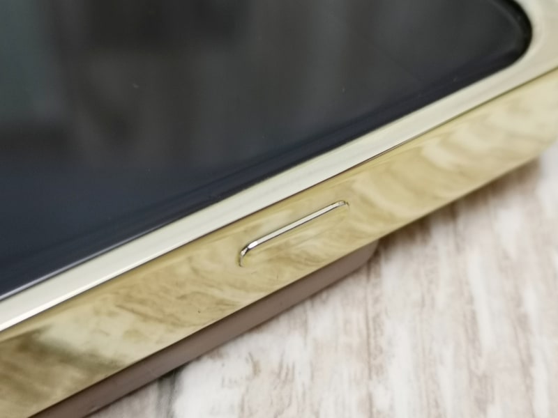 押しやすいサイドボタン