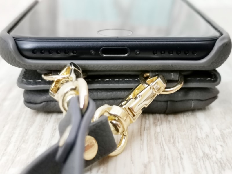 Lightning端子、スピーカー、マイク部