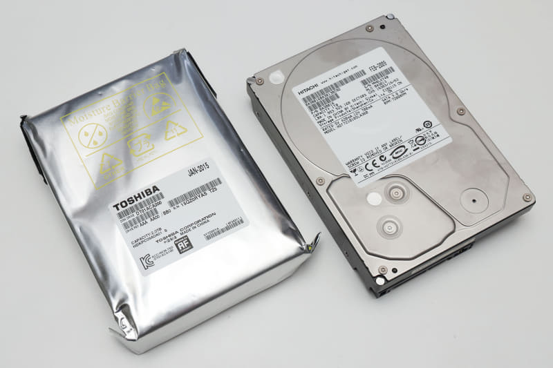 手持ちSATA3.5インチHDDの一部。安いときに買っておけ的な流れで備蓄していたもので、新品も含まれている。容量は500GB〜2TBで、買ったときは大容量クラスであったものの、現在では……