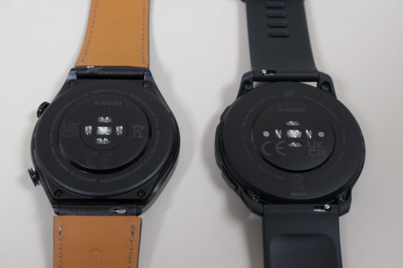 裏面。左がS1、右がS1 Active