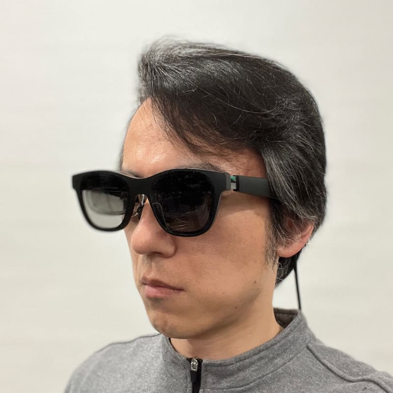 着用するとこんな感じ。ちょっと分厚いし、レンズも個人的な好みからするとちょいデカい