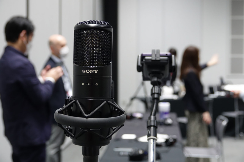 スタジオで使用されるコンデンサーマイク