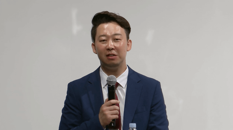 矢澤氏（13日午前中の新料金発表時）