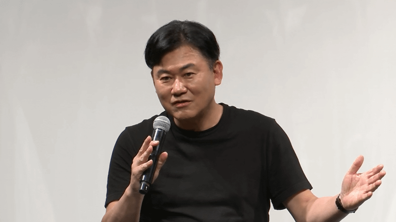 三木谷氏（13日午前中の新料金発表時）