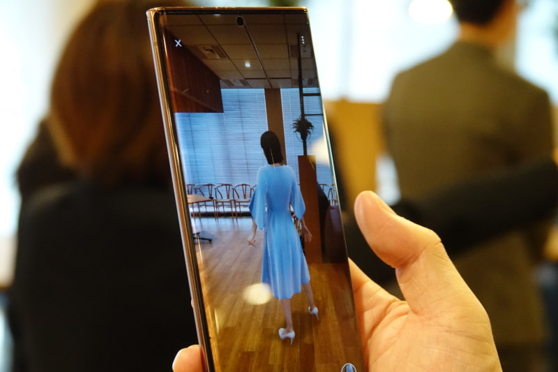 ARで取材会場に登場するcoh