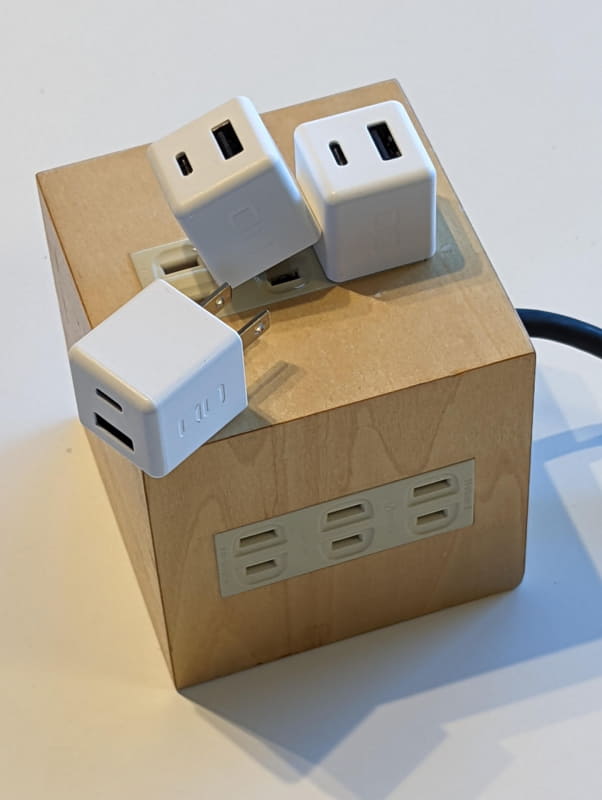 昭和レトロなキューブ型テーブルタップでも当然無理