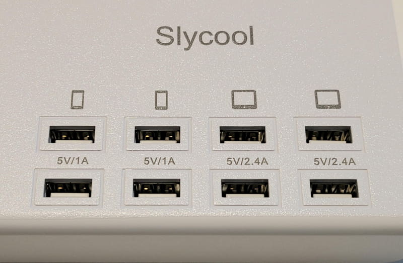 USBポートが8個あるテーブルタップは意外に少ない