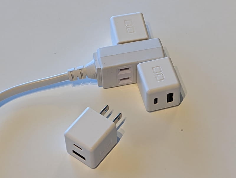 やっぱりダイソーで買ったテーブルタップでは並んでは使えない