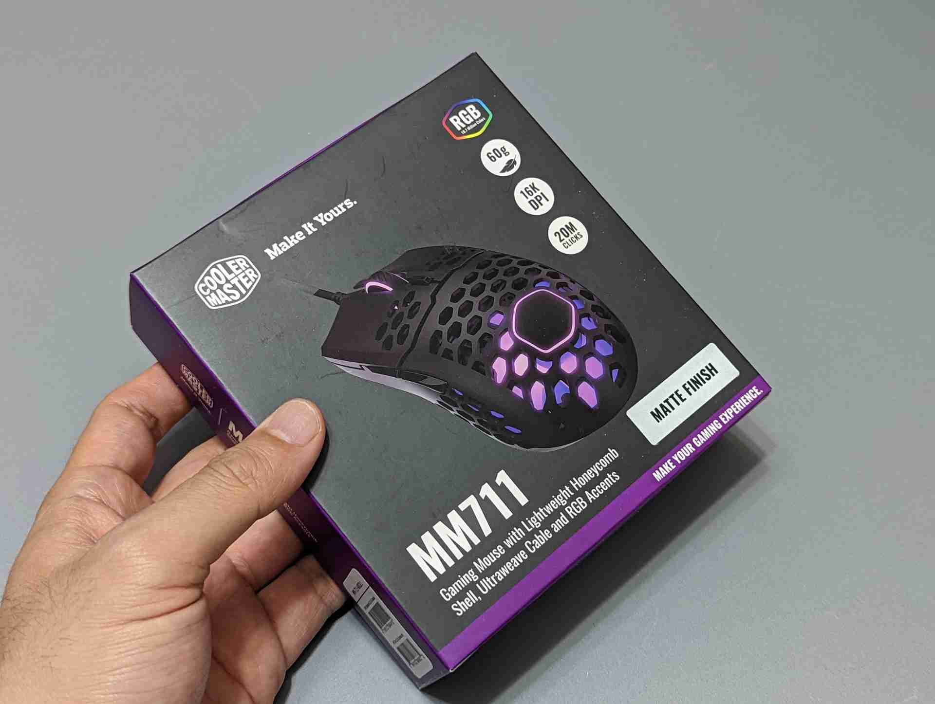 今回はブラックを購入。複数のカラーバリエーションがある