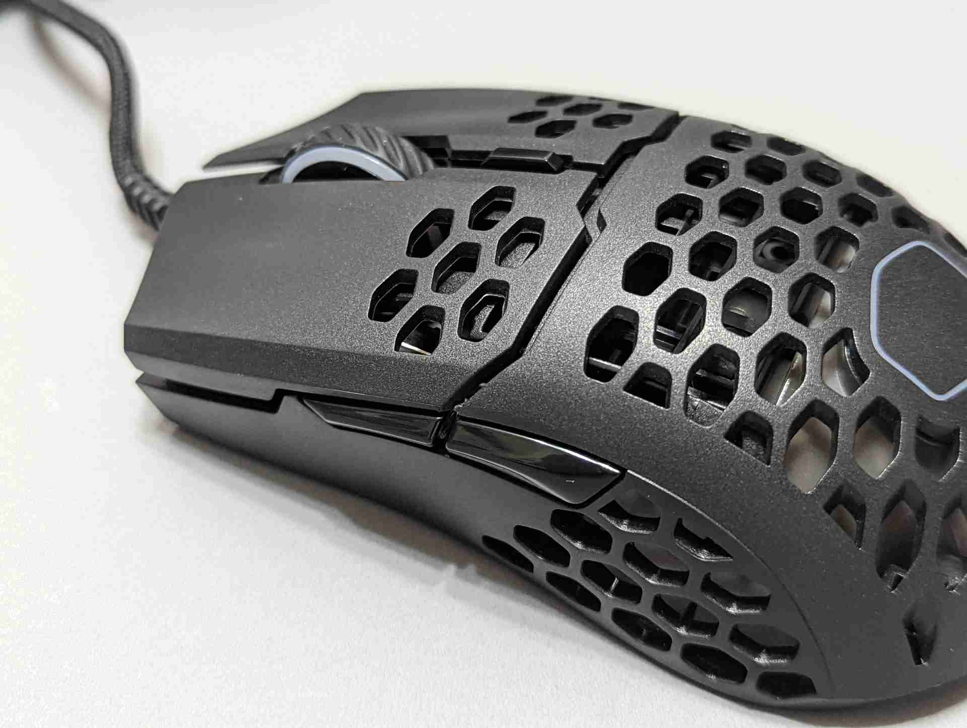 左側面には2つの拡張ボタンを搭載する