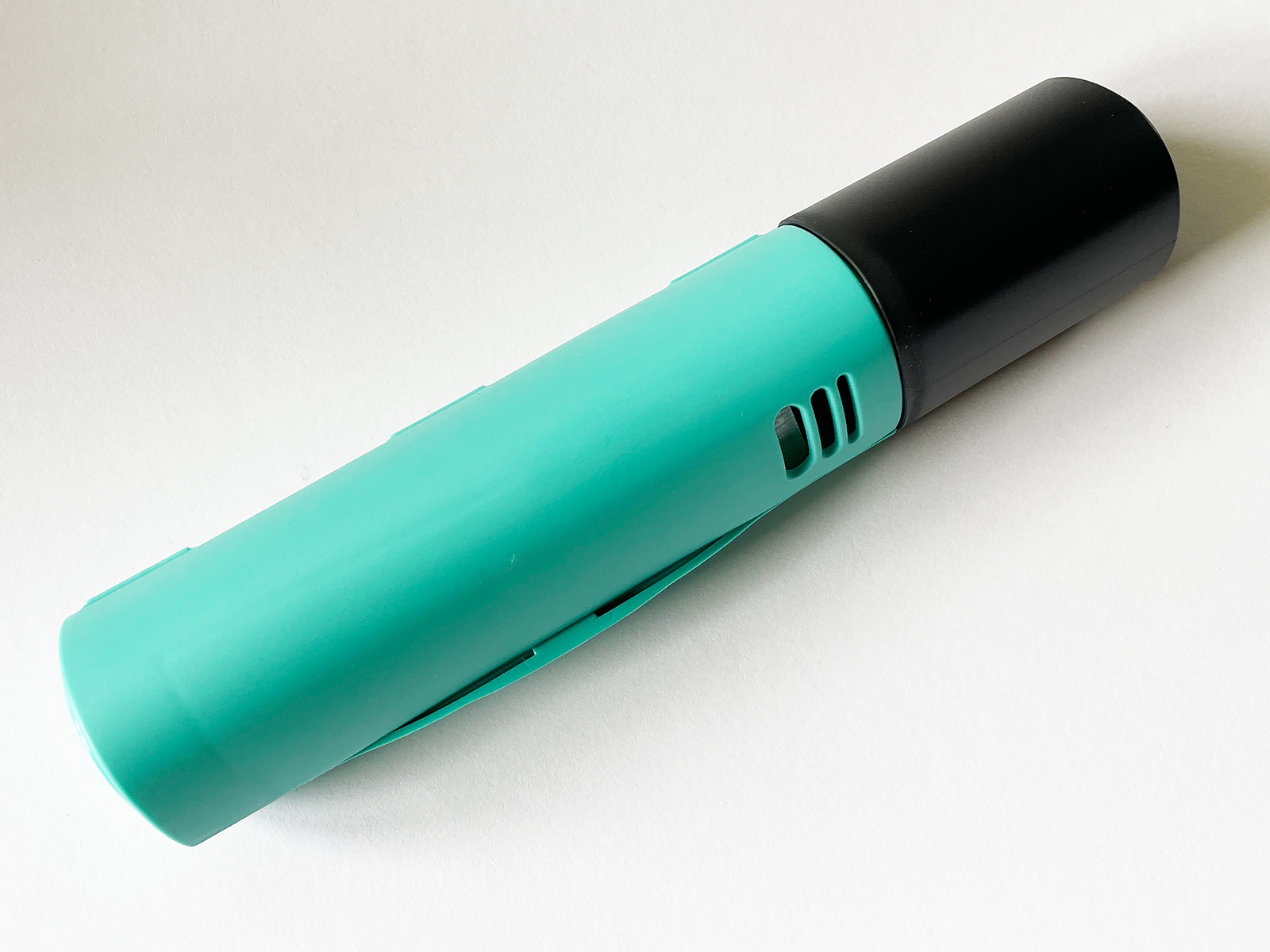 ライオンの「MIGACOT(ミガコット) ハミガキハブラシセット」。薬局などで販売されています。