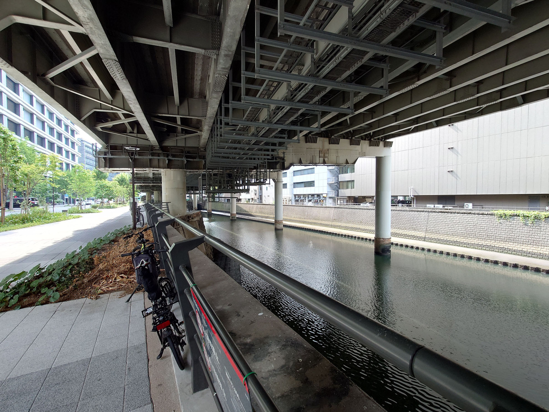 16mmの超広角カメラで撮影